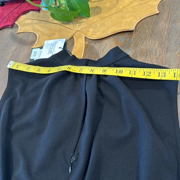 Nicole Miller Sleeveless Ruched Dress. Size 12 - Picture 11 of 14